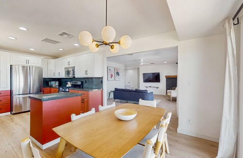 Joshua Tree House | Cozy Desert home w/private pool, fire pit, work desk - minutes to town