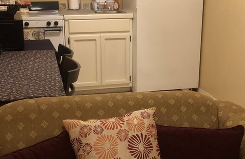 Eagle Pass House | Cozy detached guest house in quiet neighborhood