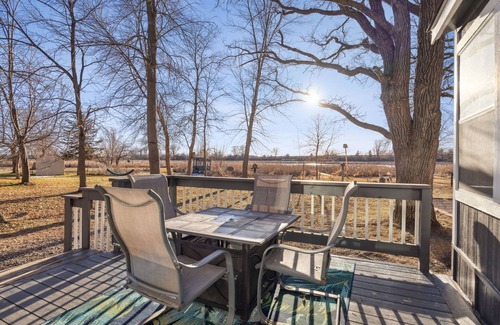 Atwater Cabin | Cozy Diamond Lake Cottage!