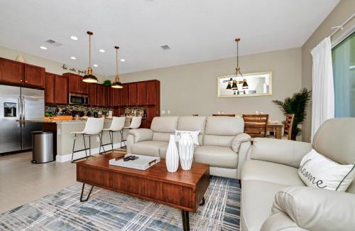 Davenport House | Cozy Disney Themed Townhouse 4BR Private Pool at Festival Resort