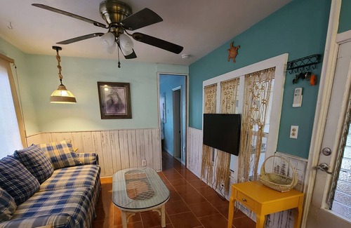 Crystal River House | Cozy Dockside Shack & Tiki Lounge + Private Boat Ramp & Dock!