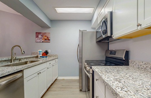 Navarre House | Cozy dog-friendly duplex with private yard and close to everything