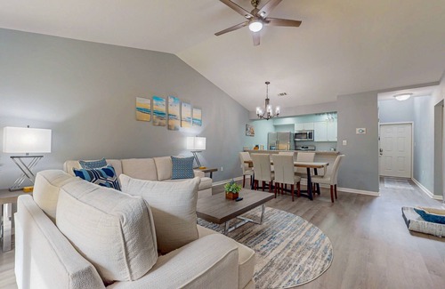 Navarre House | Cozy dog-friendly duplex with private yard and close to everything