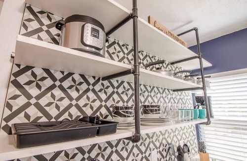 Lake Como House | Cozy Downtown 1BR Kitchenette & Pet-Friendly