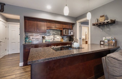 Orchard District Condo | Cozy Downtown 2nd Story Condo That Overlooks Pioneer Park