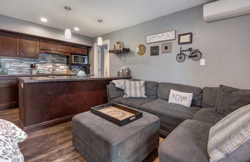 Orchard District Condo | Cozy Downtown 2nd Story Condo That Overlooks Pioneer Park