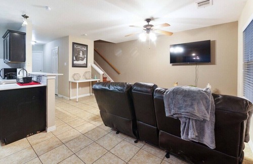 Franklin Park House | Cozy, Downtown Austin Home!