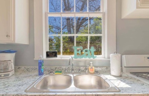 Columbus Apartment | Cozy Downtown Back Unit - The Sunny Southern Manse