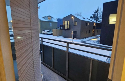 Vesturbær Apartment | Cozy Downtown Coast apartment with private parking