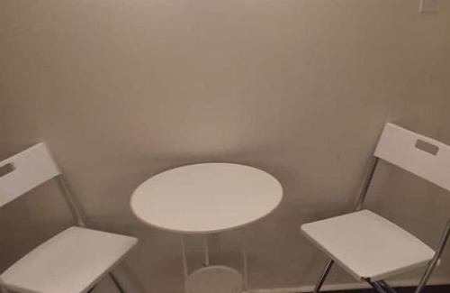 Grange Park House | Cozy Downtown Private Rooms near AGO