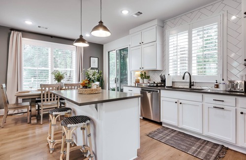 Watkinsville House | Cozy Downtown Retreat! Patio + Fire Pit + Garden