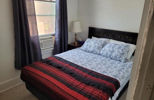 Sunnyside Apartment | Cozy downtown two bedrooms free parking