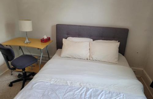 Sunnyside Apartment | Cozy downtown two bedrooms free parking