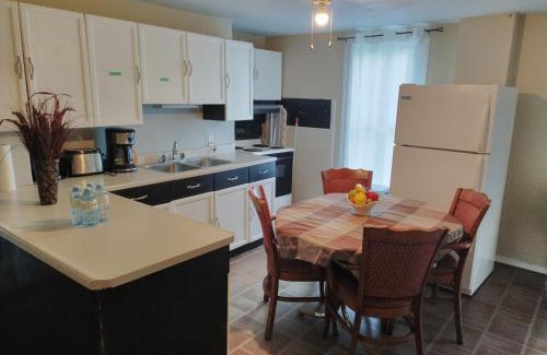 Sunnyside Apartment | Cozy downtown two bedrooms free parking