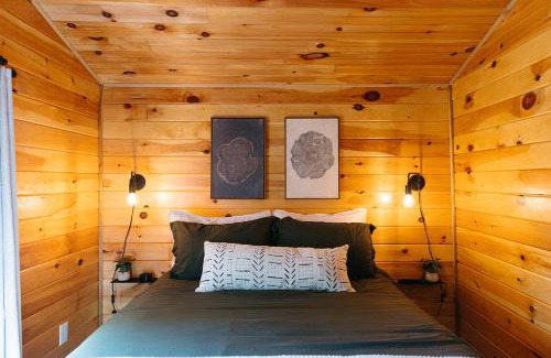 Pine Ridge House | "Cozy Dumplin" - Warm & Modern Stay in RRG/Auxier