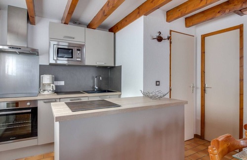 Cauterets House | Cozy Duplex Chalet for 7 with Terrace, Ski Storage & Parking near Gondola