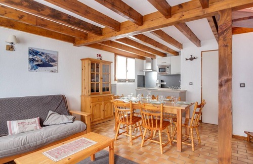 Cauterets House | Cozy Duplex Chalet for 7 with Terrace, Ski Storage & Parking near Gondola