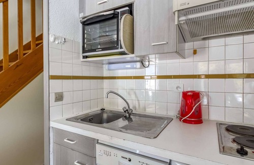 Bareges Apartment | Cozy duplex for 6, 2 bdrms, balcony, parking, near the slopes in Barèges