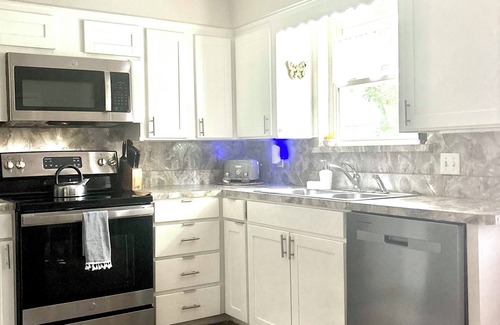 Waxahachie House | Cozy duplex in charming Waxahachie close to Nelson University