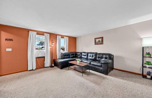 Cheektowaga Apartment | Cozy Duplex Near BUF International Airport
