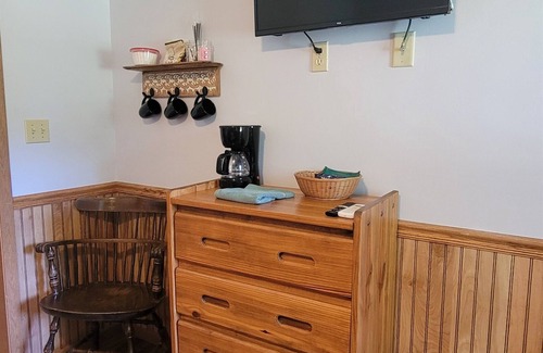 Orange Prairie Cottage | Cozy Easy Going Getaway Prairie Stable 2