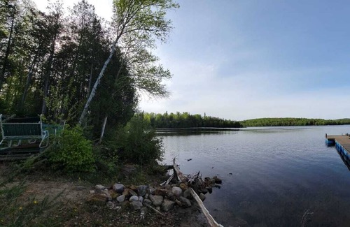 Ferme-Neuve Cabin | Cozy Eco Cabin on Lake