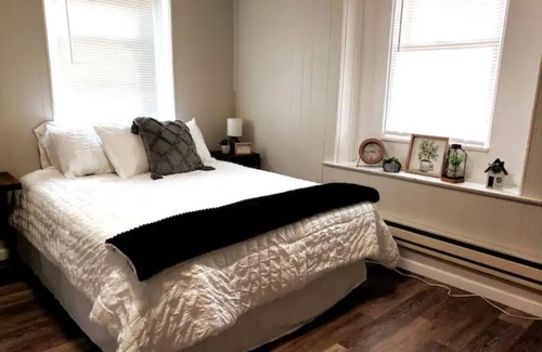 Quincy Apartment | Cozy Efficiency apt Great location, Wifi