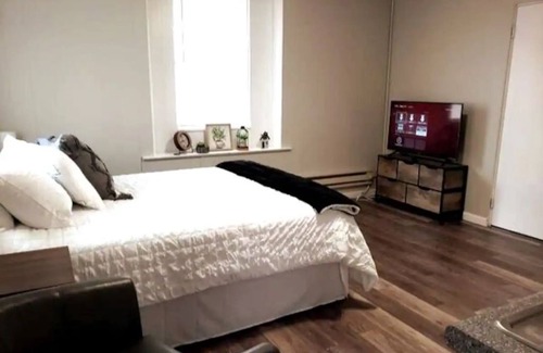 Quincy Apartment | Cozy Efficiency apt Great location, Wifi