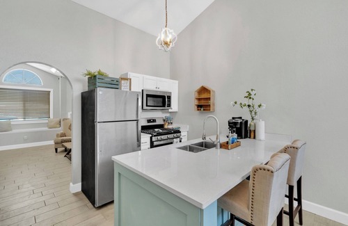 Biggs Field House | Cozy El Paso Getaway-Close to I-10-Restaurants-Shopping and more! Remodeled.