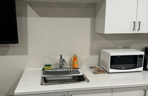 Brampton House | Cozy Elegant 1 Bedroom Premium Suite Entire Place WiFi, AC in peaceful Brampton