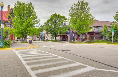 Elkhart Lake Apartment | Cozy Elkhart Lake Apartment Walk to Town and Dining