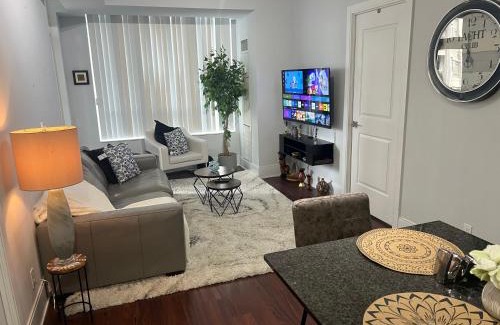 Downtown Mississauga House | Cozy Ensuite private room homestay