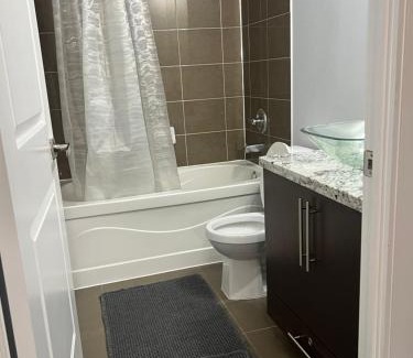 Downtown Mississauga House | Cozy Ensuite private room homestay