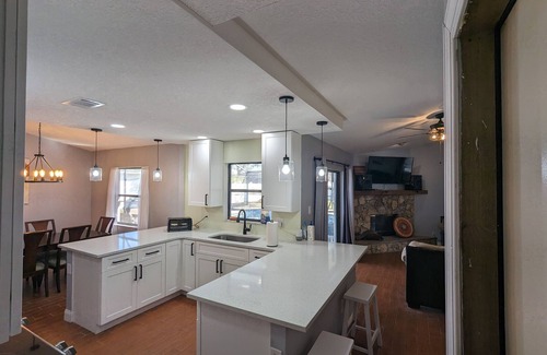 Orlando House | Cozy Entertainers Getaway near UCF