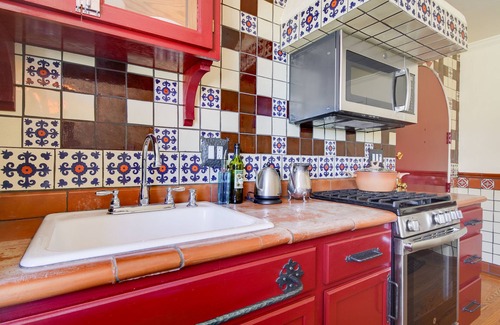 Berkeley Hills Apartment | Cozy & Equipped Spanish-Style Casita in Berkeley