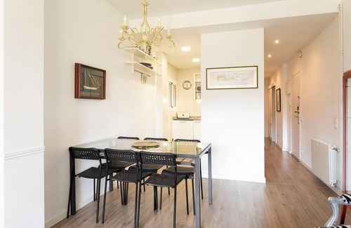 L'Hospitalet de Llobregat Apartment | Cozy Apartment near Fira Gran Via with AC