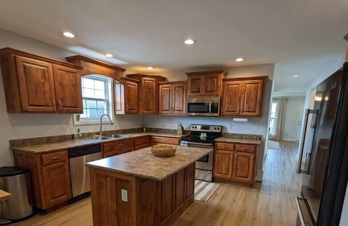 Joplin House | Cozy Escape in Central Joplin Sleeps 8+