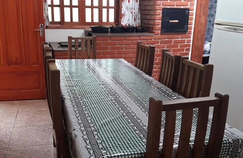 Ibiuna House | Cozy estate with ample space in the style of Grandma's house.