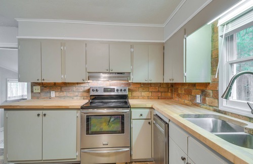 Fairhope House | Cozy Fairhope Retreat w/Patio & Grill!