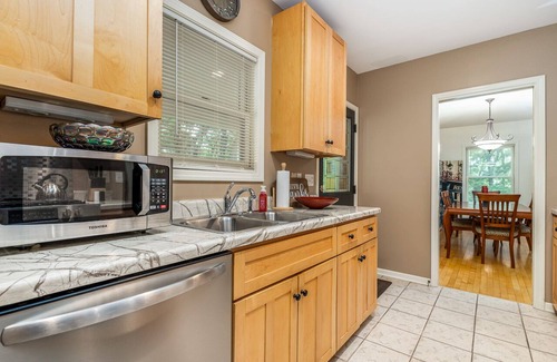 Galena House | Cozy Fall Stroll 2 Town ~ Farmhouse Feel, Pet Friendly, Wildlife all around!