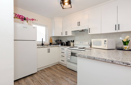 Sudbury House | Cozy Family and Pet Friendly, Newly Renovated Central-Sudbury Home