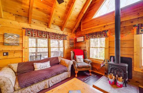 Deep Gap House | Cozy Family Cabin with Hot Tub - 10 Mi to App State!