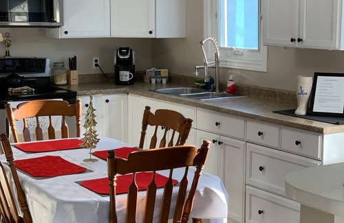 Turkey Point House | Cozy Family Cottage Just 3 Minutes from the Beach – Sleeps 7