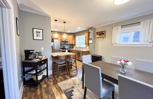 Cincinnati House | Cozy Family & Dog-Friendly 3 Bedroom with Fenced-In Yard, Close to Downtown