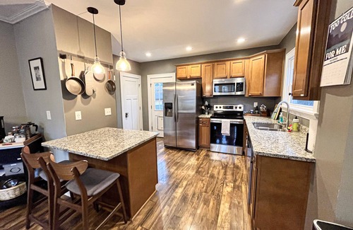 Cincinnati House | Cozy Family & Dog-Friendly 3 Bedroom with Fenced-In Yard, Close to Downtown