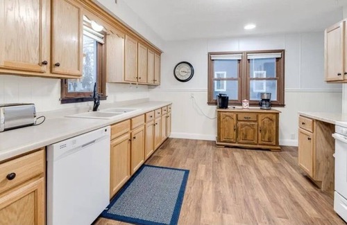 Saint Paul Park House | Cozy Family Friendly House by Park. Available for extend stays.