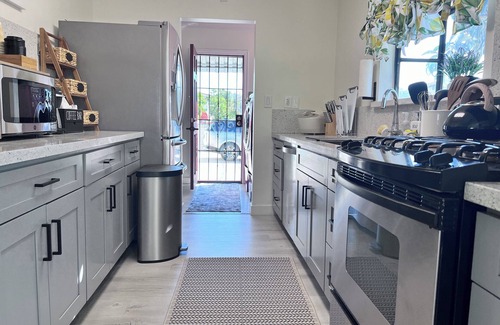 Monterey Park House | Cozy Family Friendly Retreat