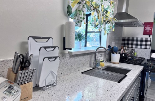 Monterey Park House | Cozy Family Friendly Retreat
