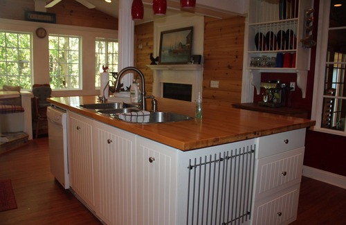 Williams Bay Cabin | Cozy, Family Friendly Log Cabin Close To Everything!