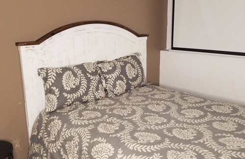 Summit Station House | Cozy Family friendly 4 bedroom house, mins from Downtown with hot tub in bedroom